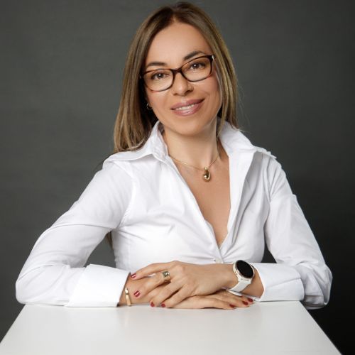Adoración Guamán Hernández